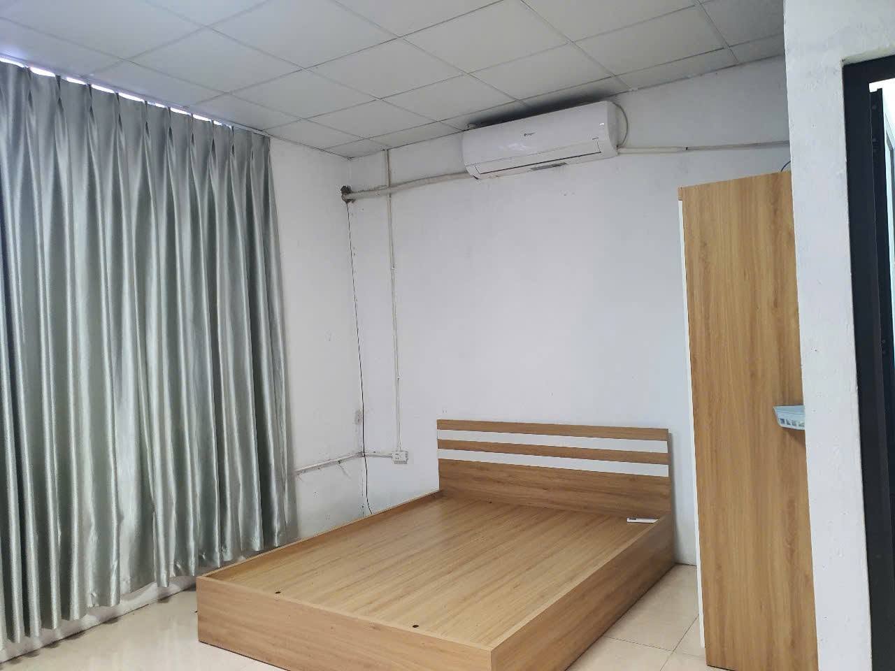 Cho Thuê nhà Mặt Phố Giải Phóng (ngay bến xe Giáp Bát), 400m* 3 tầng KD bất chấp - Ảnh 1